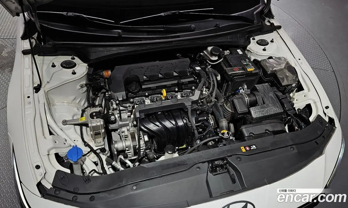 Hyundai Avante 2023 1.6 автомат (гидро), фото 6