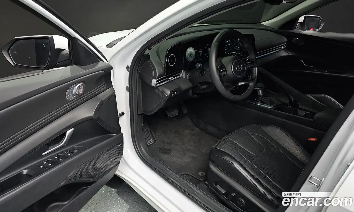 Hyundai Avante 2023 1.6 автомат (гидро), фото 10