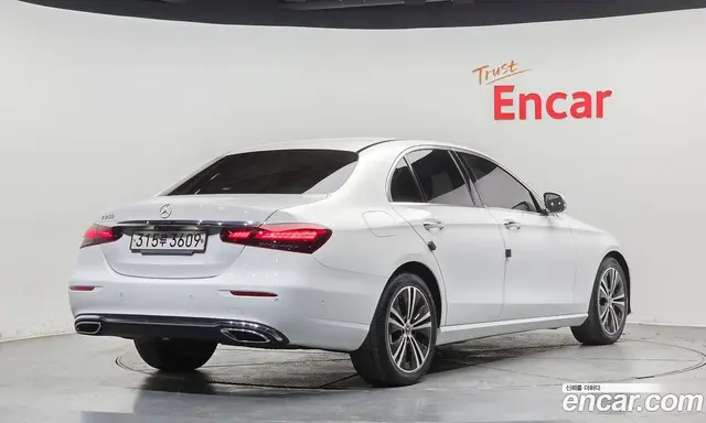 Mercedes-Benz E-Class 2021 2.0 автомат (гидро), миниатюра 2