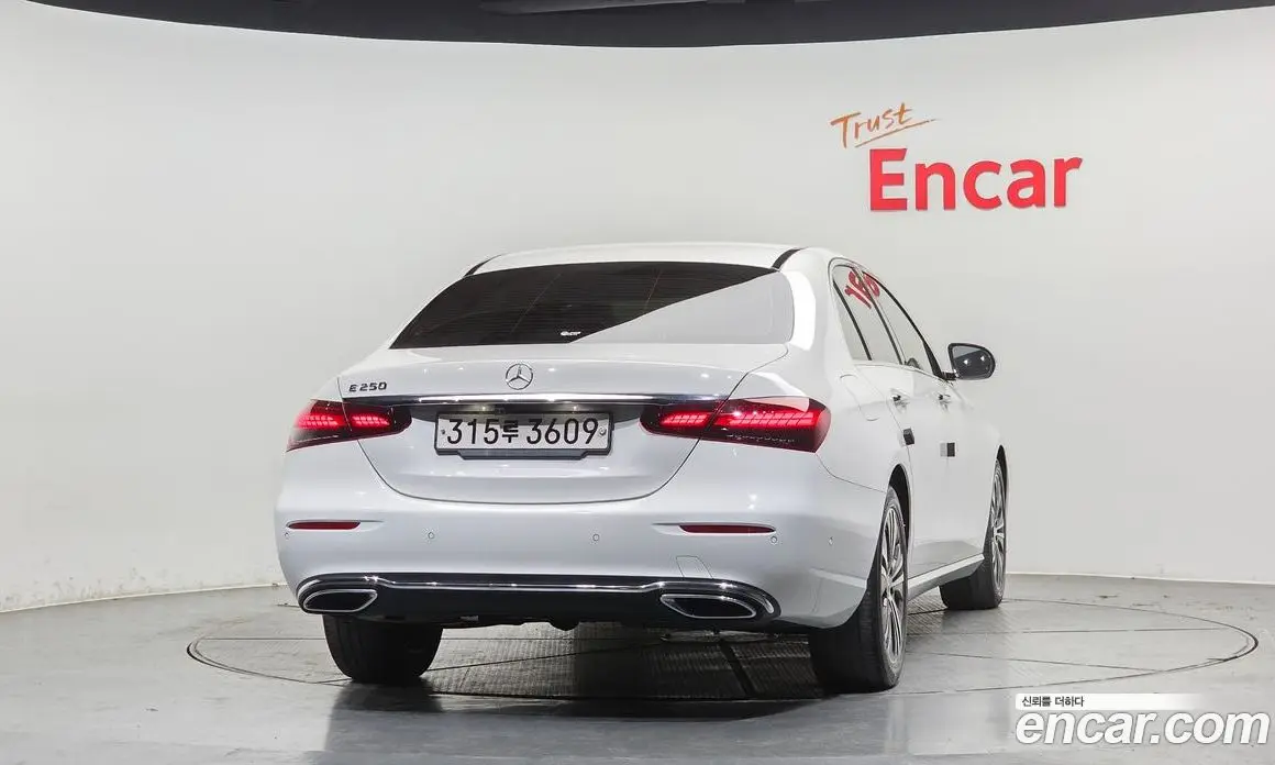 Mercedes-Benz E-Class 2021 2.0 автомат (гидро), фото 4