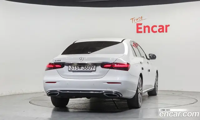 Mercedes-Benz E-Class 2021 2.0 автомат (гидро), миниатюра 4
