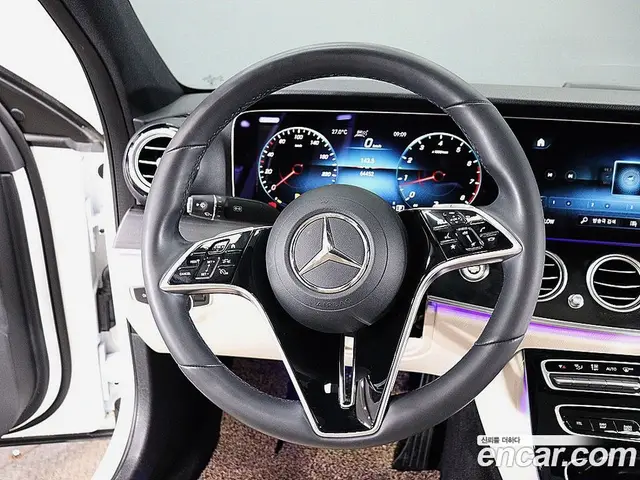 Mercedes-Benz E-Class 2023 2.0 автомат (гидро), миниатюра 12