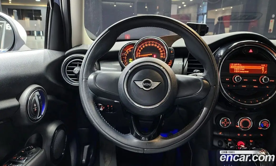 Mini Cooper 2017 1.5 автомат (гидро), фото 14 Mini Cooper 2017 1.5 автомат (гидро), фото 14