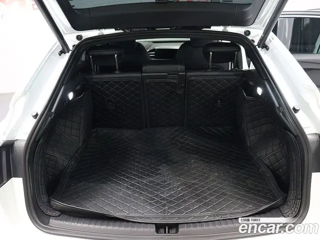 Audi Q4 e-tron 2023 1.0 автомат (гидро), миниатюра 5