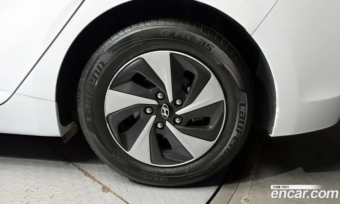 Hyundai Ioniq 2018 1.6 автомат (гидро), фото 5 Hyundai Ioniq 2018 1.6 автомат (гидро), фото 5