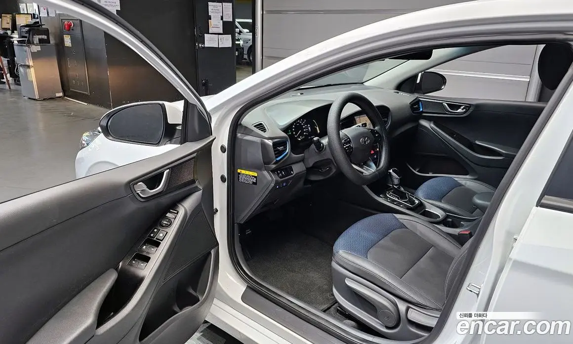 Hyundai Ioniq 2018 1.6 автомат (гидро), фото 10 Hyundai Ioniq 2018 1.6 автомат (гидро), фото 10