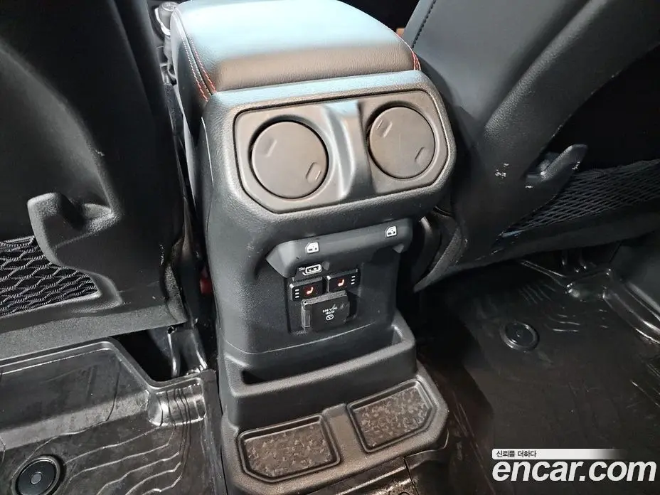 Jeep Wrangler 2024 2.0 автомат (гидро), фото 13