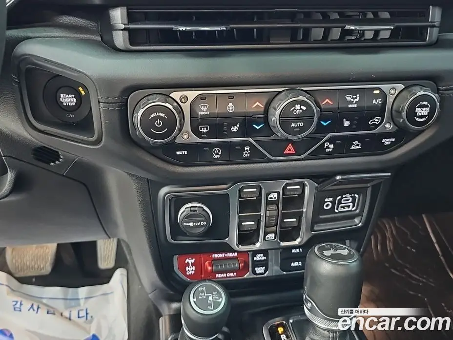 Jeep Wrangler 2024 2.0 автомат (гидро), фото 10
