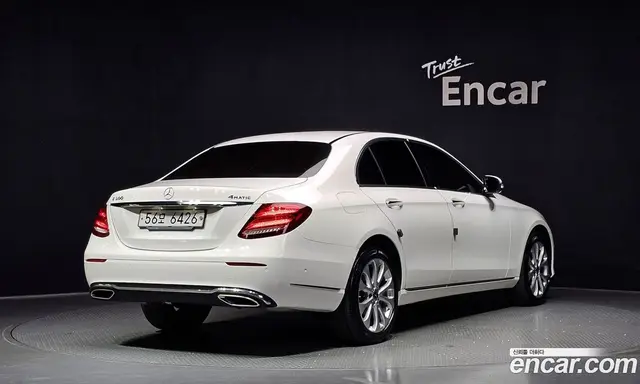 Mercedes-Benz E-Class 2018 2.0 автомат (гидро), миниатюра 2