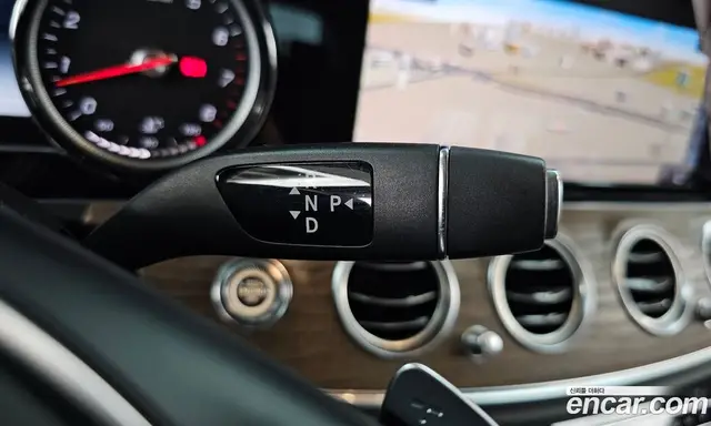 Mercedes-Benz E-Class 2018 2.0 автомат (гидро), миниатюра 9
