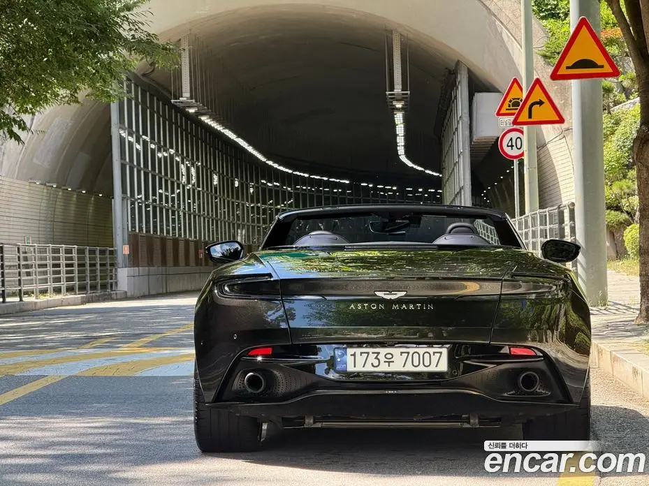 Aston Martin DB11 2023 4.0 автомат (гидро), фото 7