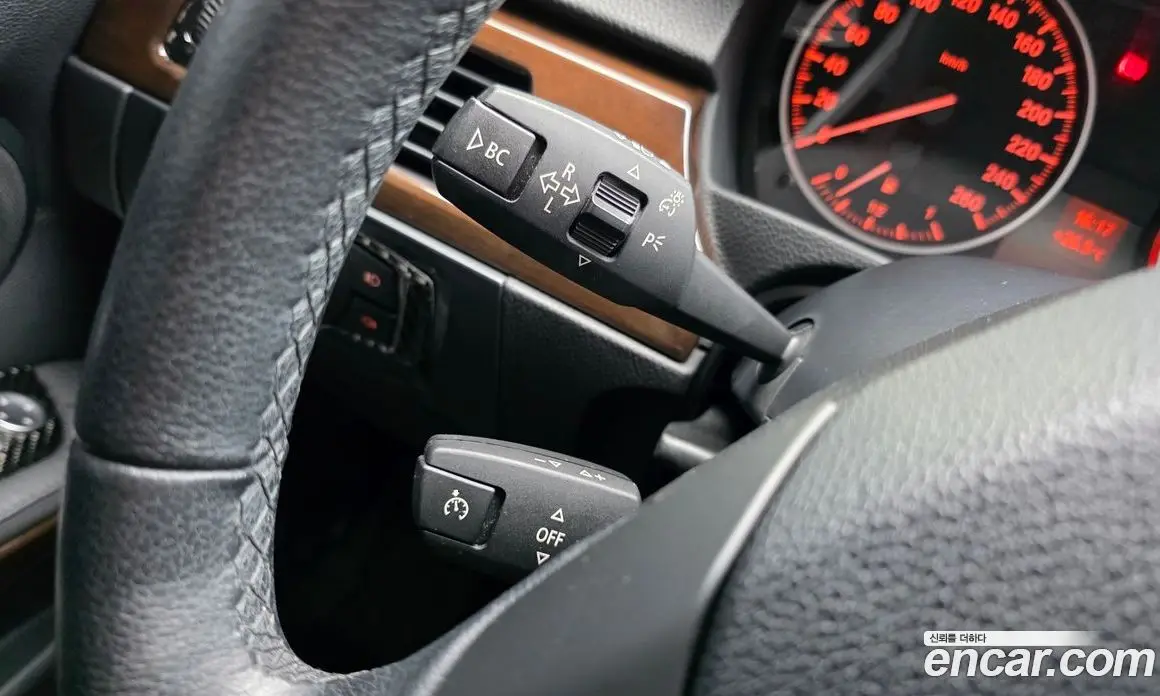 BMW 3 серия 2009 2.0 автомат (гидро), фото 17