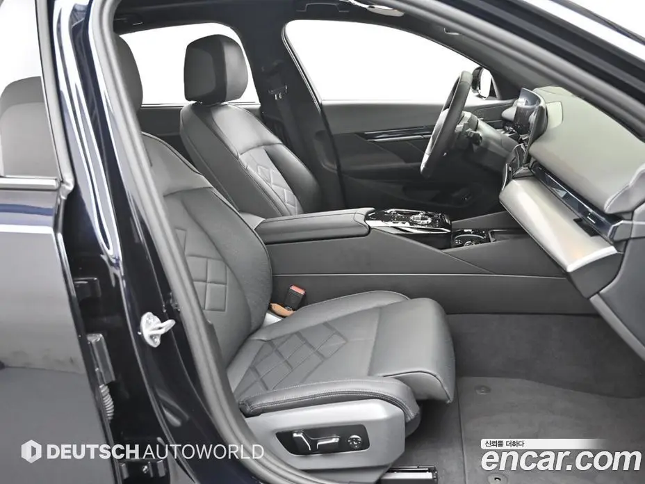 BMW 5 серия 2025 2.0 автомат (гидро), фото 10 BMW 5 серия 2025 2.0 автомат (гидро), фото 10