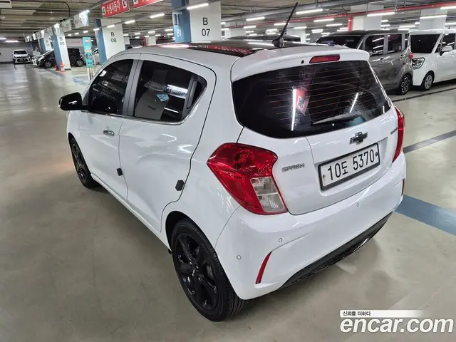 Chevrolet Spark 2019 1.0 автомат (вариатор), миниатюра 3