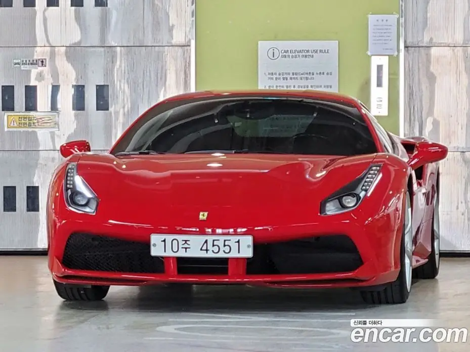 Ferrari 488 2017 3.9 автомат (гидро), фото 1 Ferrari 488 2017 3.9 автомат (гидро), фото 1