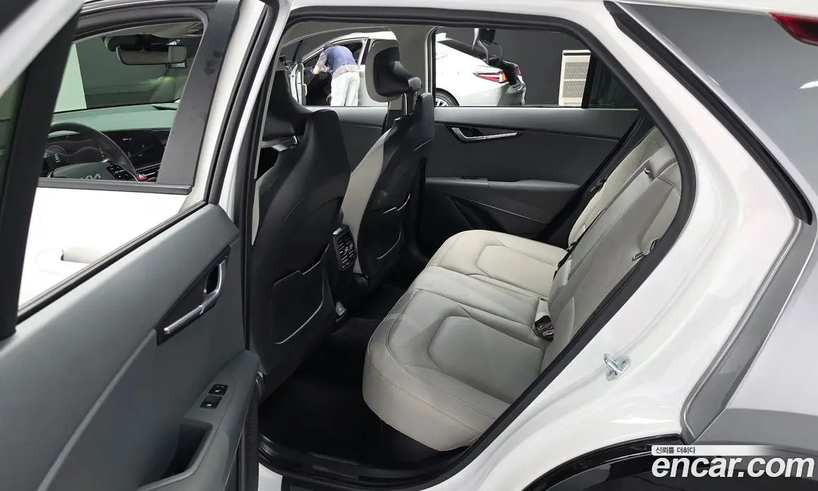 Kia Niro 2022 1.6 автомат (гидро), фото 12