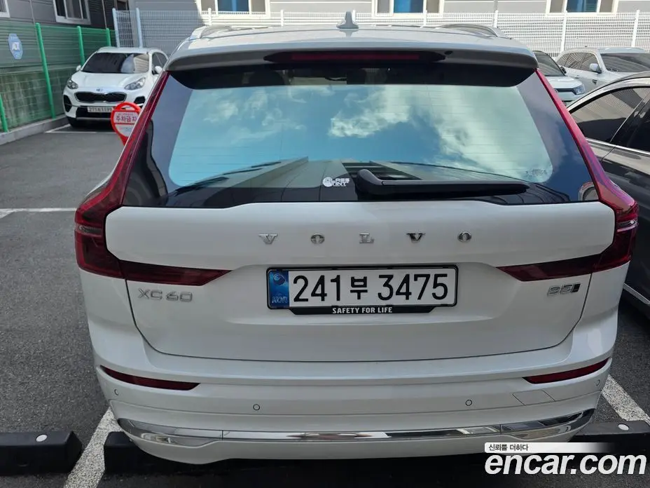 Volvo XC60 2025 2.0 автомат (гидро), фото 4 Volvo XC60 2025 2.0 автомат (гидро), фото 4