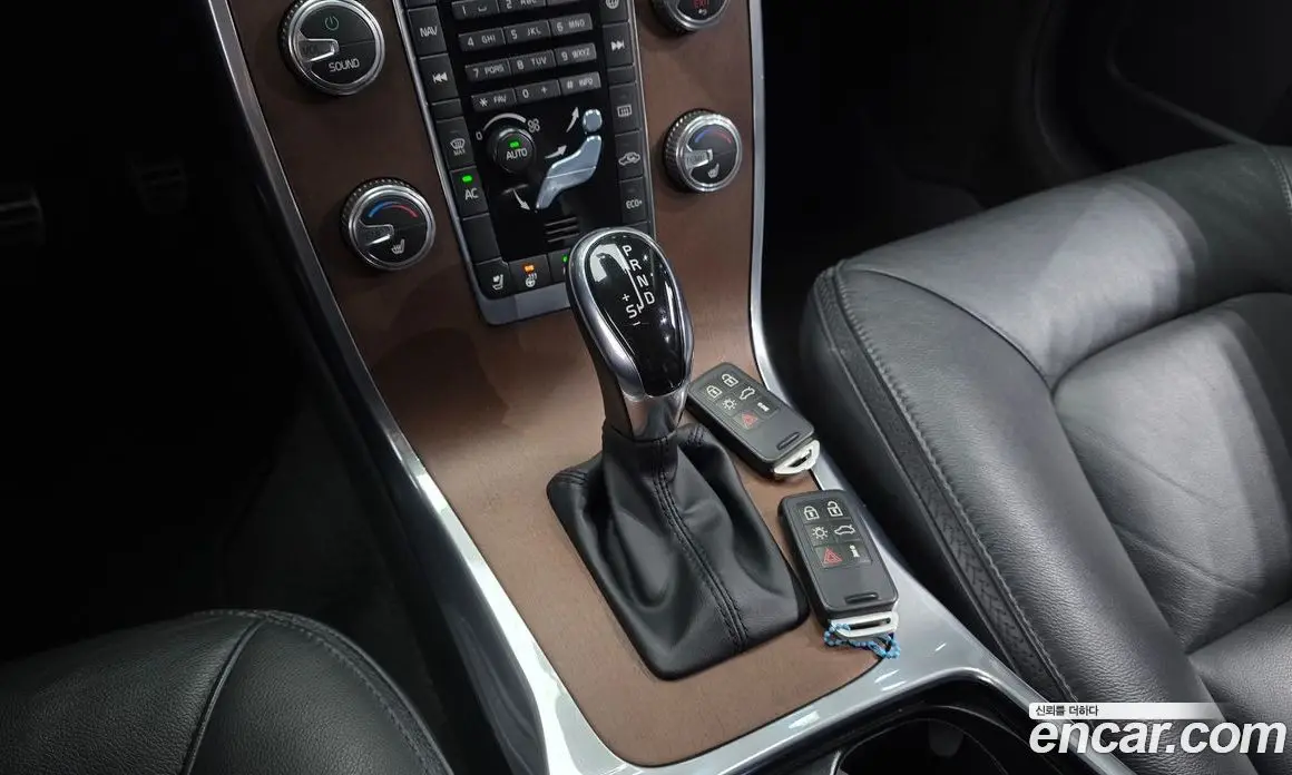 Volvo XC70 2016 2.0 автомат (гидро), фото 9 Volvo XC70 2016 2.0 автомат (гидро), фото 9