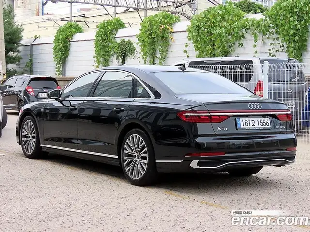 Audi A8 2022 3.0 автомат (гидро), миниатюра 3