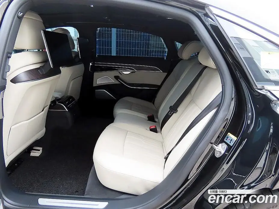 Audi A8 2022 3.0 автомат (гидро), фото 6