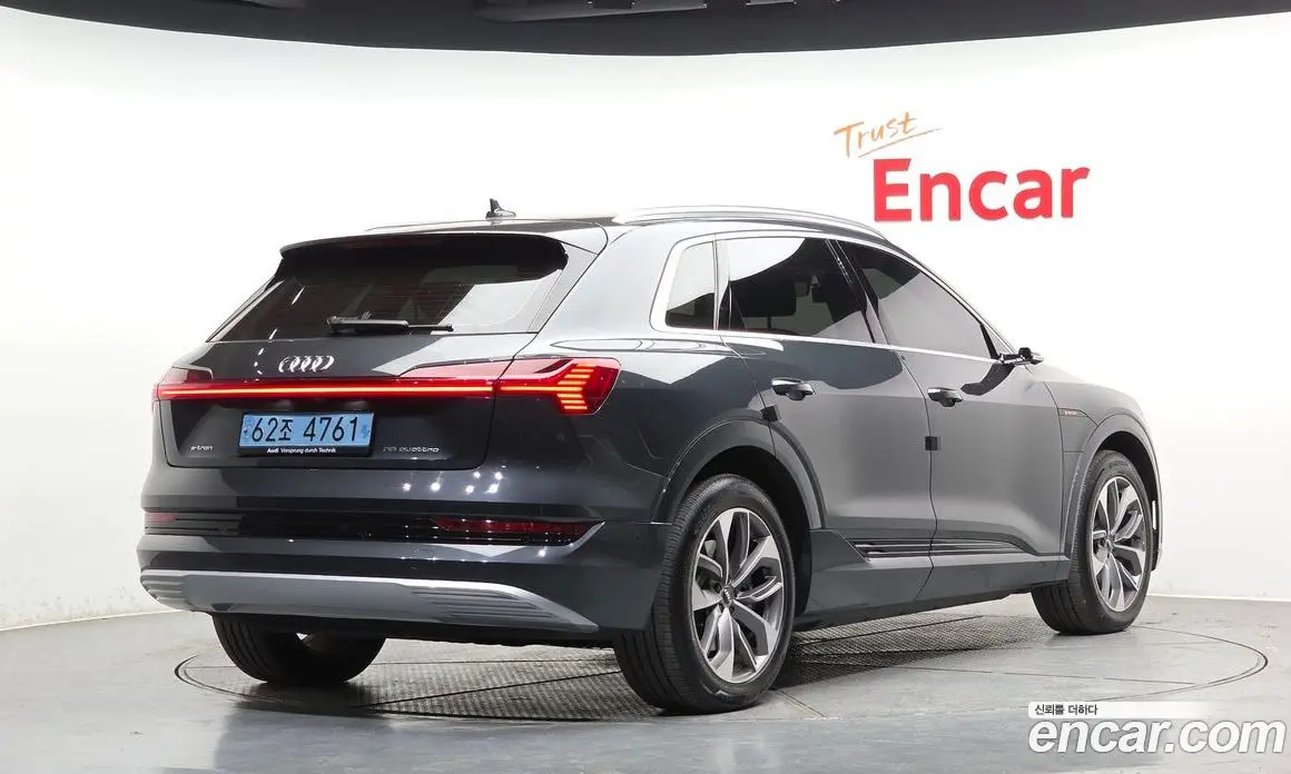 Audi e-tron 2020 0.2 автомат (гидро), фото 2 Audi e-tron 2020 0.2 автомат (гидро), фото 2