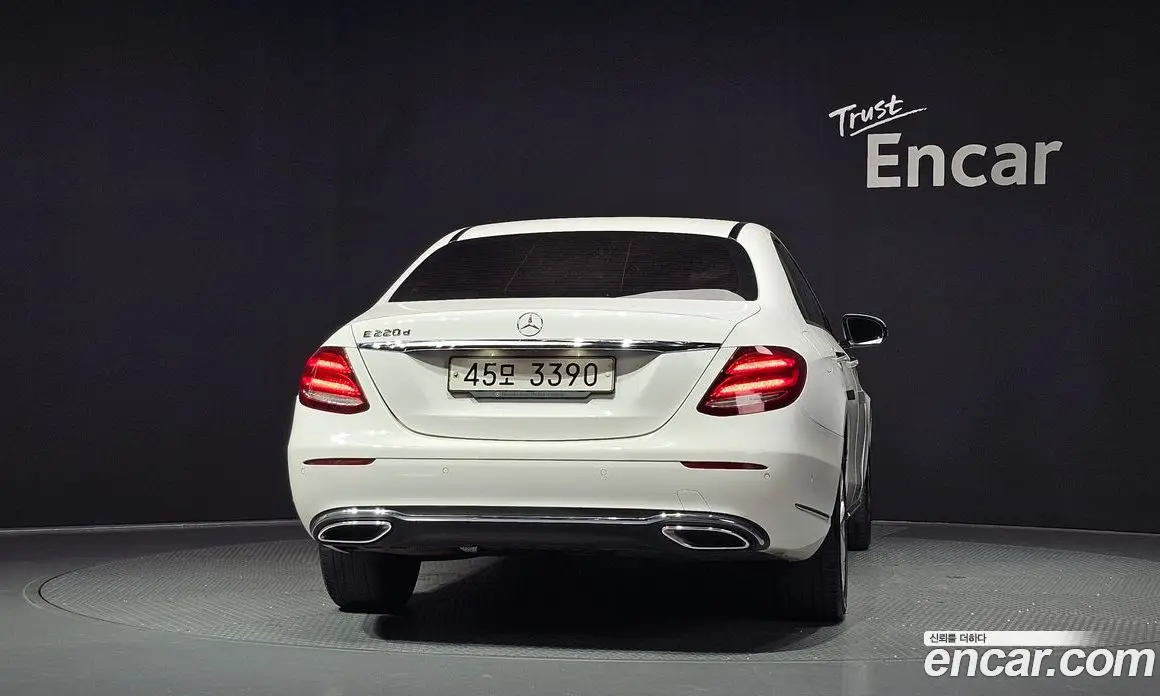 Mercedes-Benz E-Class 2017 1.9 автомат (гидро), фото 4 Mercedes-Benz E-Class 2017 1.9 автомат (гидро), фото 4
