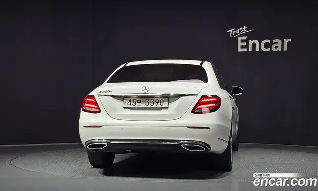 Mercedes-Benz E-Class 2017 1.9 автомат (гидро), миниатюра 4 Mercedes-Benz E-Class 2017 1.9 автомат (гидро), миниатюра 4