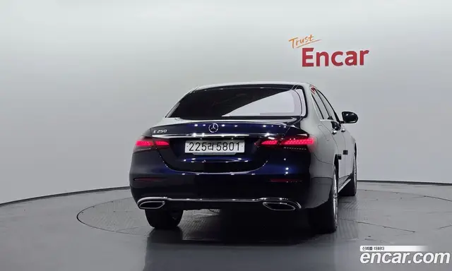 Mercedes-Benz E-Class 2022 2.0 автомат (гидро), миниатюра 4