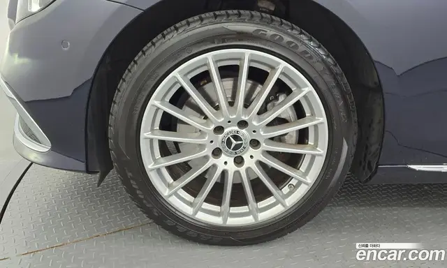 Mercedes-Benz E-Class 2022 2.0 автомат (гидро), миниатюра 5