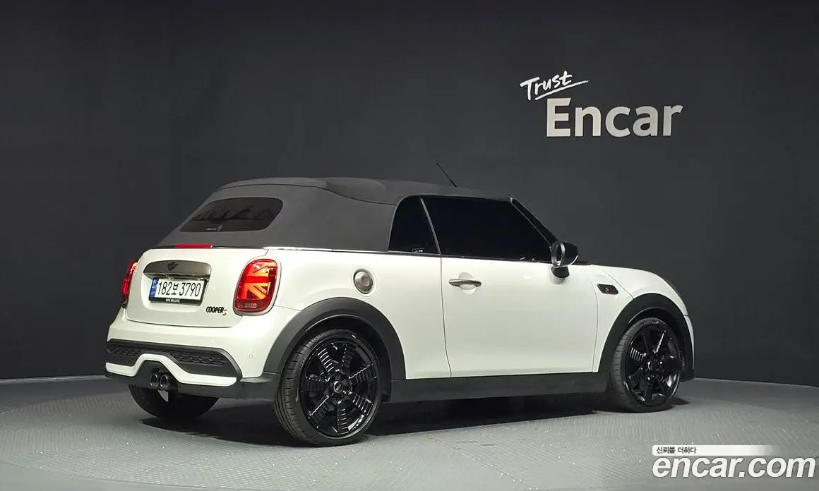 Mini Cooper Convertible 2023 2.0 автомат (гидро), фото 2 Mini Cooper Convertible 2023 2.0 автомат (гидро), фото 2