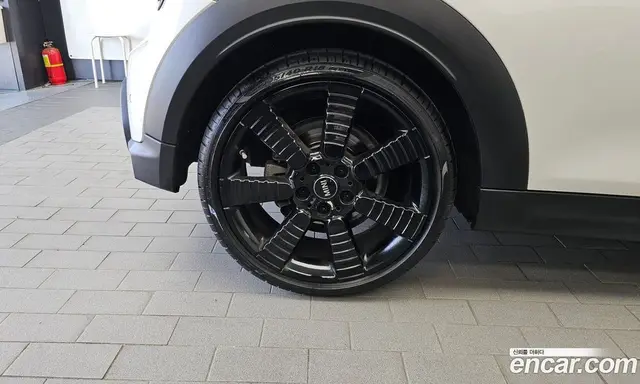 Mini Cooper Convertible 2023 2.0 автомат (гидро), миниатюра 5 Mini Cooper Convertible 2023 2.0 автомат (гидро), миниатюра 5