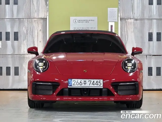 Porsche 911 2020 3.0 автомат (гидро), миниатюра 3