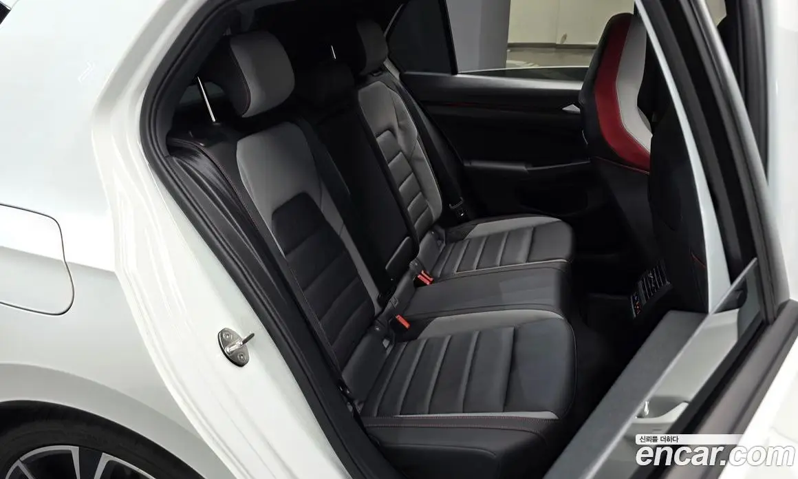 Volkswagen Golf 2023 2.0 автомат (гидро), фото 10 Volkswagen Golf 2023 2.0 автомат (гидро), фото 10
