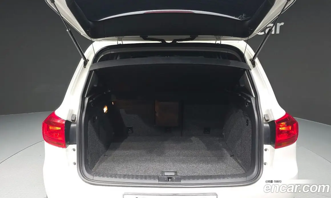 Volkswagen Tiguan 2012 2.0 автомат (гидро), фото 20