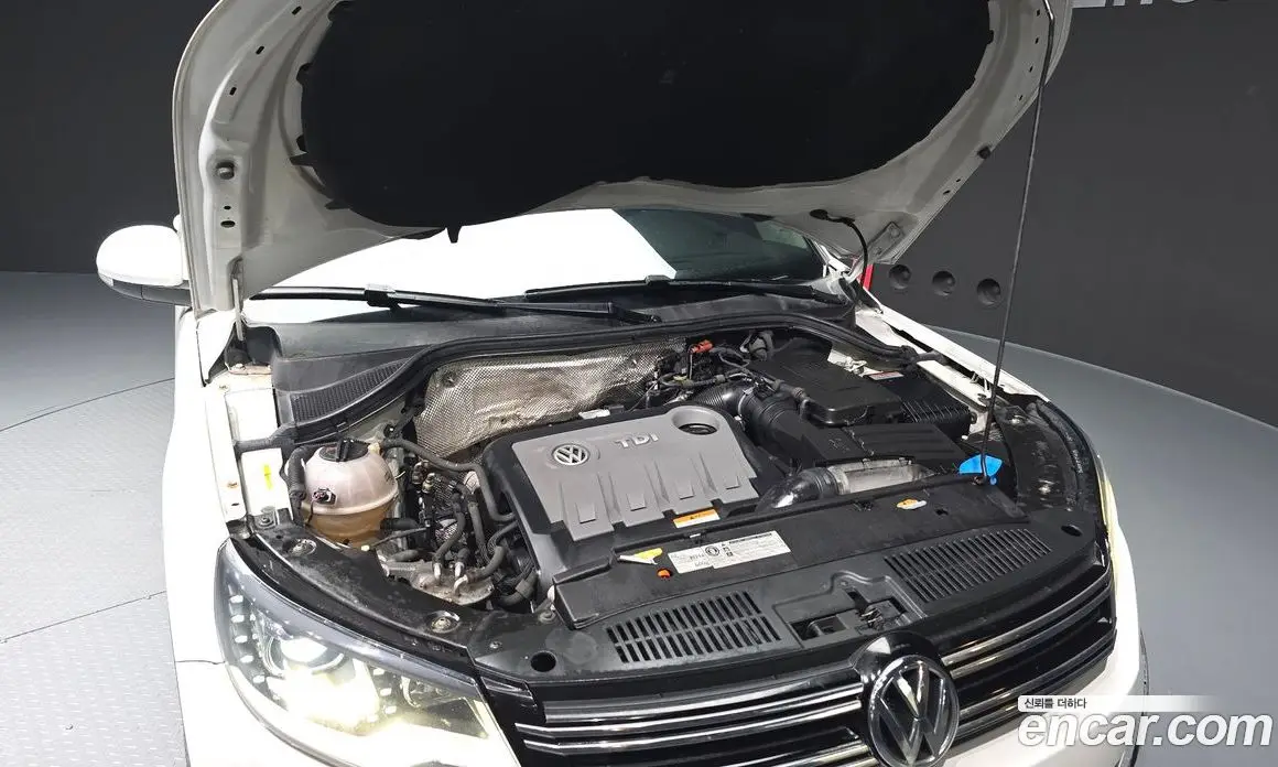 Volkswagen Tiguan 2012 2.0 автомат (гидро), фото 6