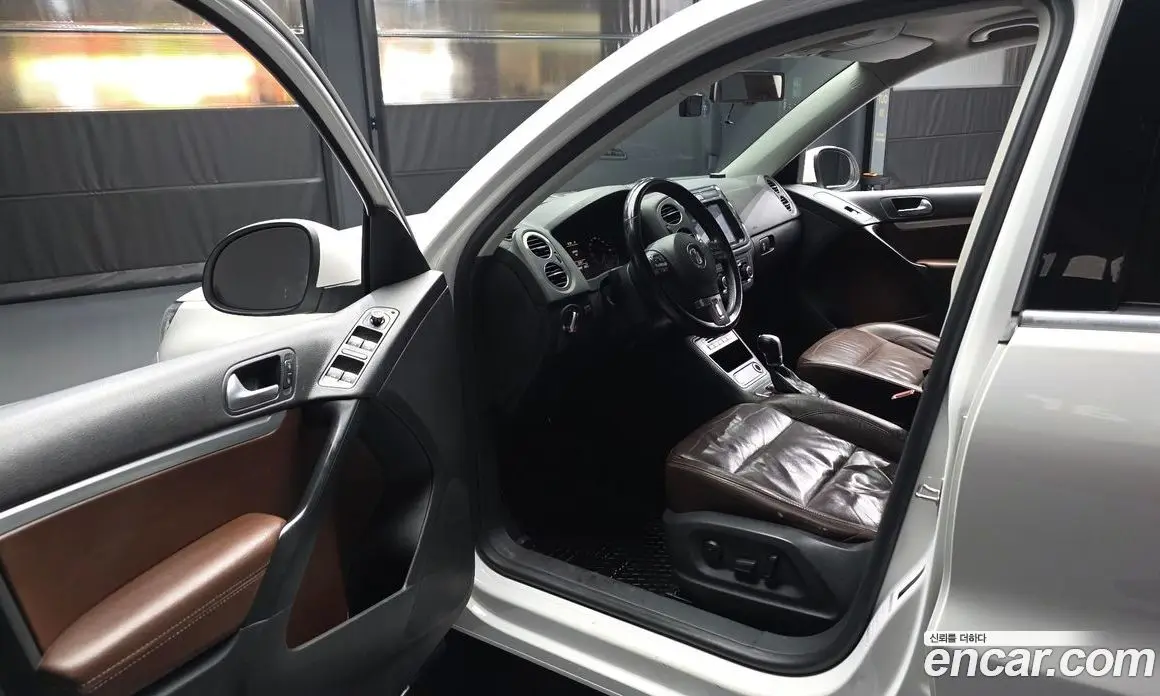 Volkswagen Tiguan 2012 2.0 автомат (гидро), фото 10