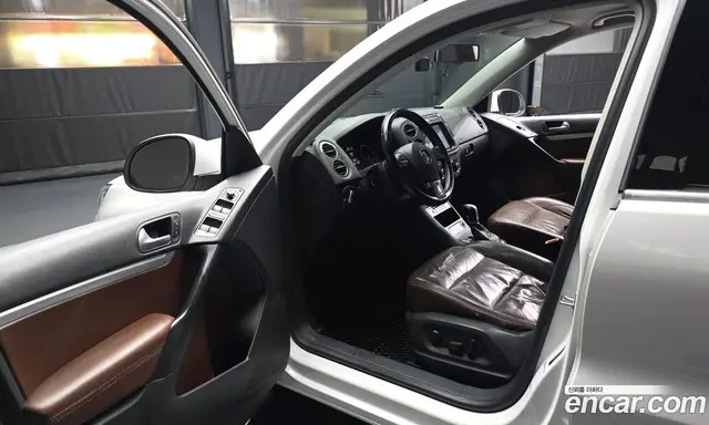 Volkswagen Tiguan 2012 2.0 автомат (гидро), миниатюра 10