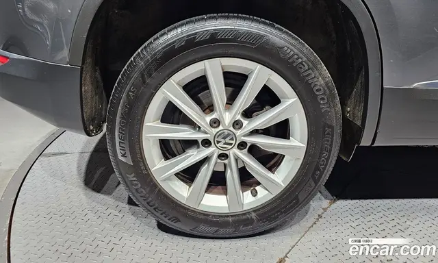 Volkswagen Tiguan 2014 2.0 автомат (гидро), миниатюра 5