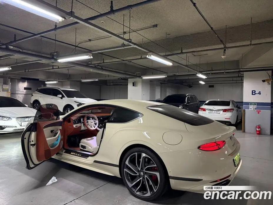 Bentley Continental 2025 4.0 автомат (гидро), фото 6