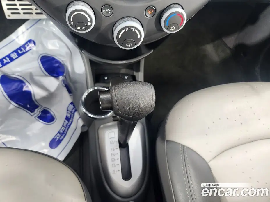 Chevrolet Spark 2011 1.0 автомат (гидро), фото 13