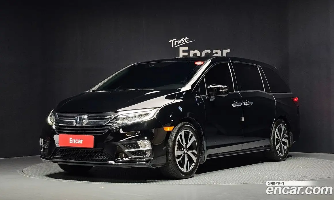 Honda Odyssey 2018 3.5 автомат (гидро), фото 1 Honda Odyssey 2018 3.5 автомат (гидро), фото 1