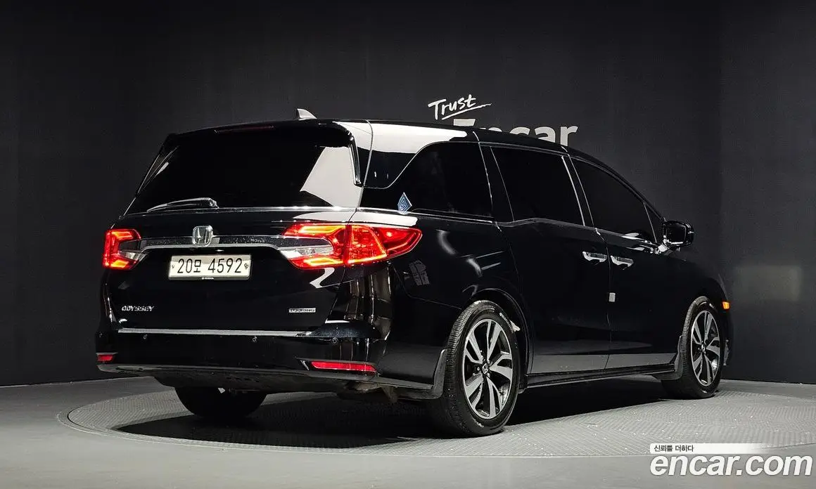 Honda Odyssey 2018 3.5 автомат (гидро), фото 2 Honda Odyssey 2018 3.5 автомат (гидро), фото 2