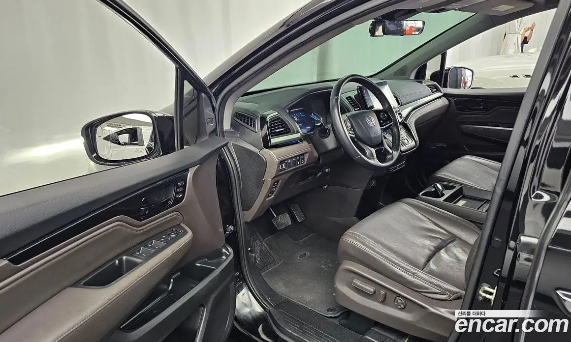 Honda Odyssey 2018 3.5 автомат (гидро), фото 10 Honda Odyssey 2018 3.5 автомат (гидро), фото 10