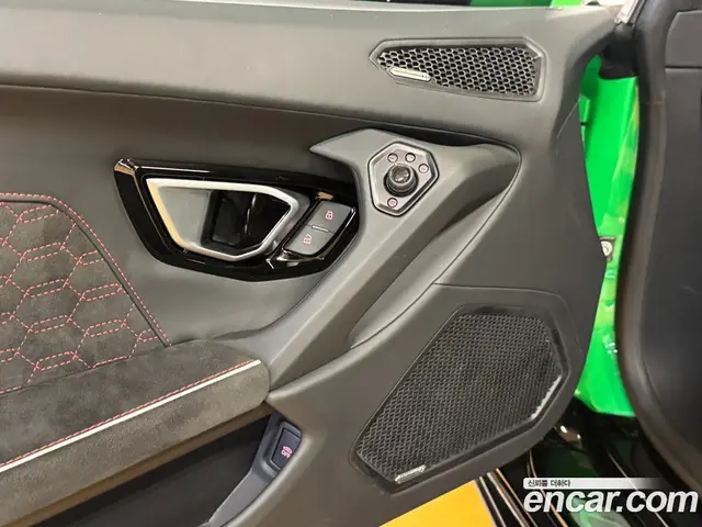 Lamborghini Huracan 2023 5.2 автомат (гидро), миниатюра 11