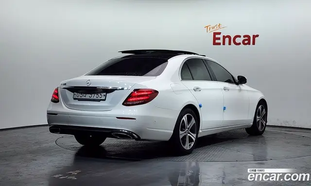 Mercedes-Benz E-Class 2019 2.0 автомат (гидро), миниатюра 2