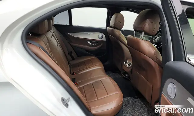 Mercedes-Benz E-Class 2019 2.0 автомат (гидро), миниатюра 12