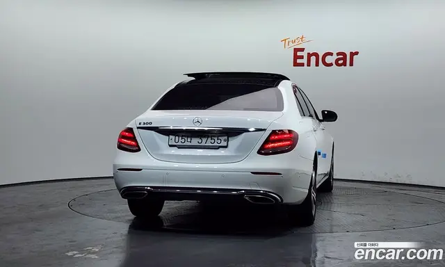Mercedes-Benz E-Class 2019 2.0 автомат (гидро), миниатюра 4