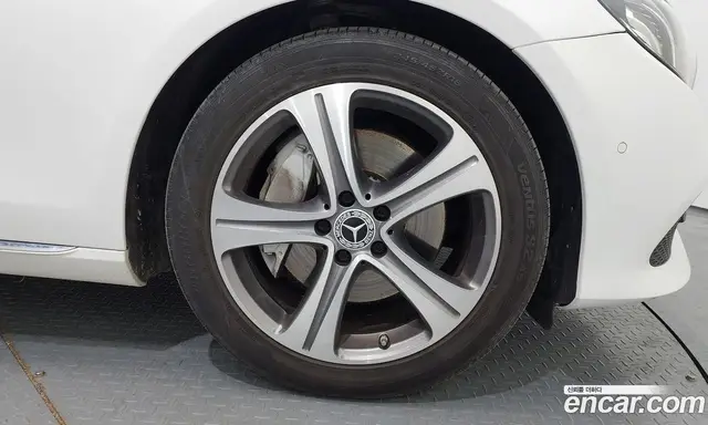 Mercedes-Benz E-Class 2019 2.0 автомат (гидро), миниатюра 5
