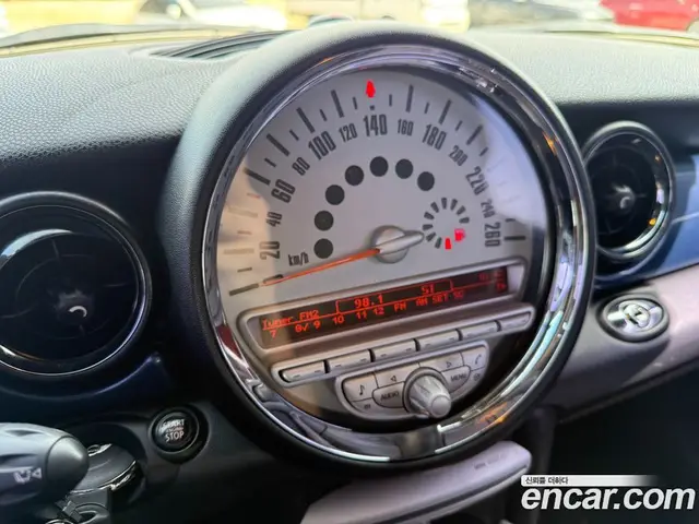Mini Cooper Convertible 2009 1.6 автомат (гидро), миниатюра 12