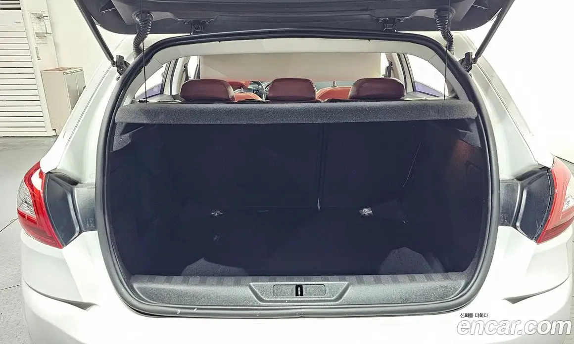 Peugeot 308 2015 1.6 автомат (гидро), фото 20 Peugeot 308 2015 1.6 автомат (гидро), фото 20